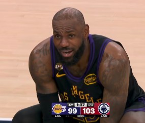 天博体育官方入口-撑杆跳没哨，锁喉不犯规！四大黑哨助力湖人还输球，难怪詹皇急眼